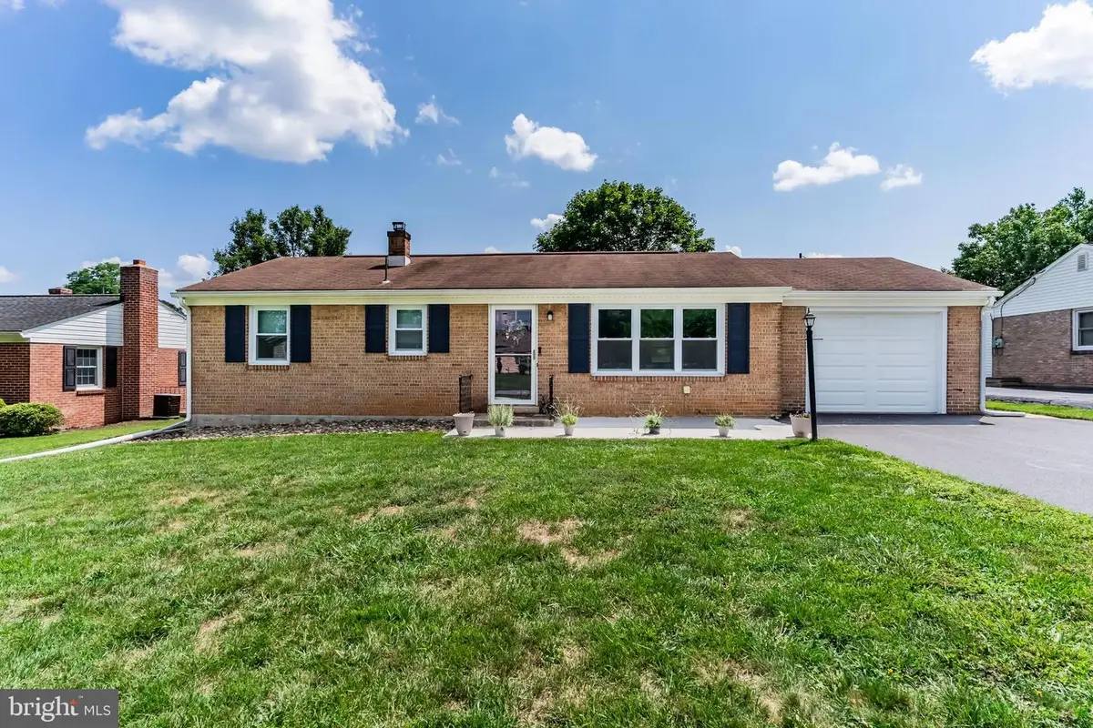 318 Bolton Ave, Carlisle, PA 17013 - #1
