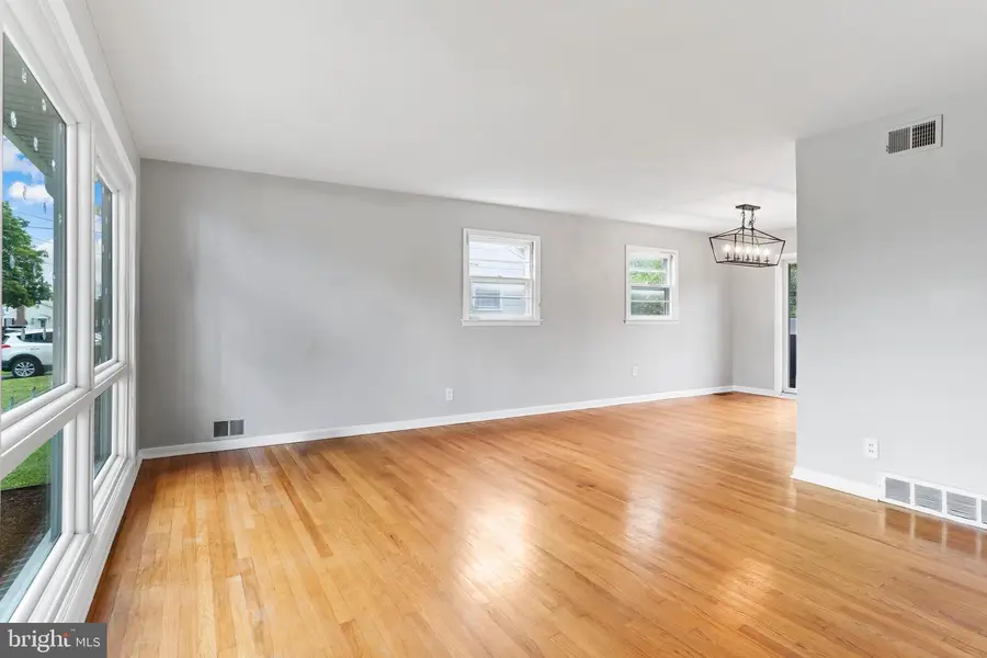 102 E Woodland Dr, Mechanicsburg, PA 17055 - #3