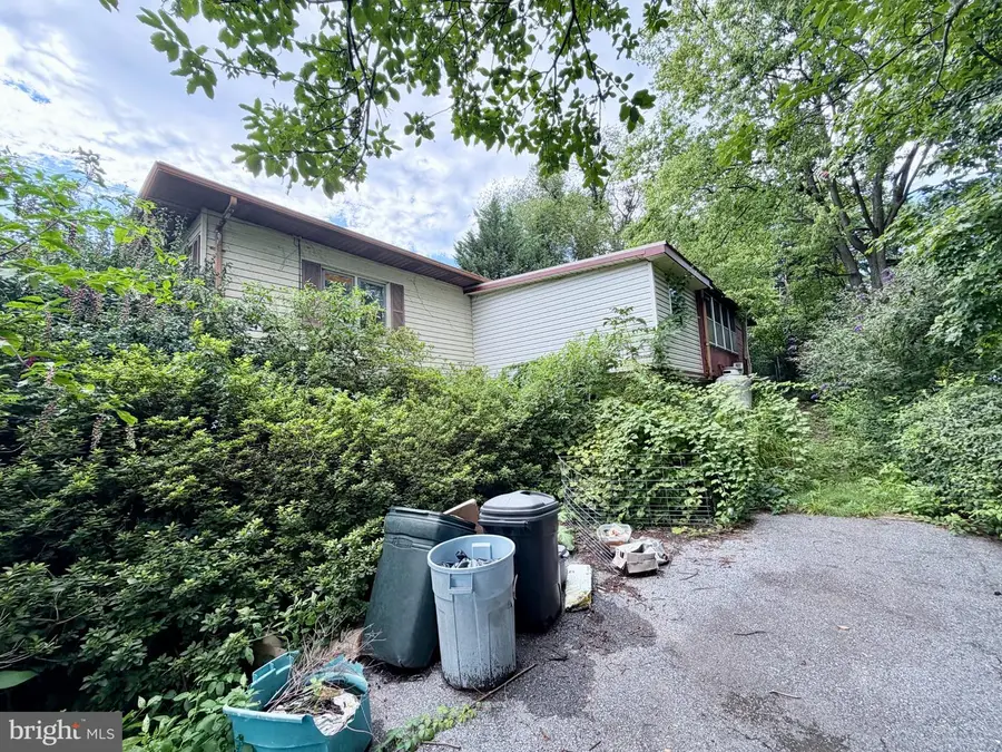 527 Walnut St, Lemoyne, PA 17043 - #2