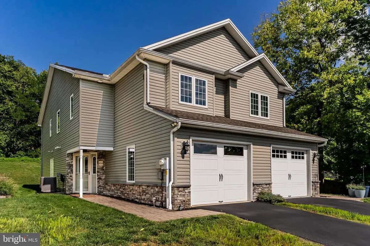 104 Dennis Dr, Enola, PA 17025 - #1