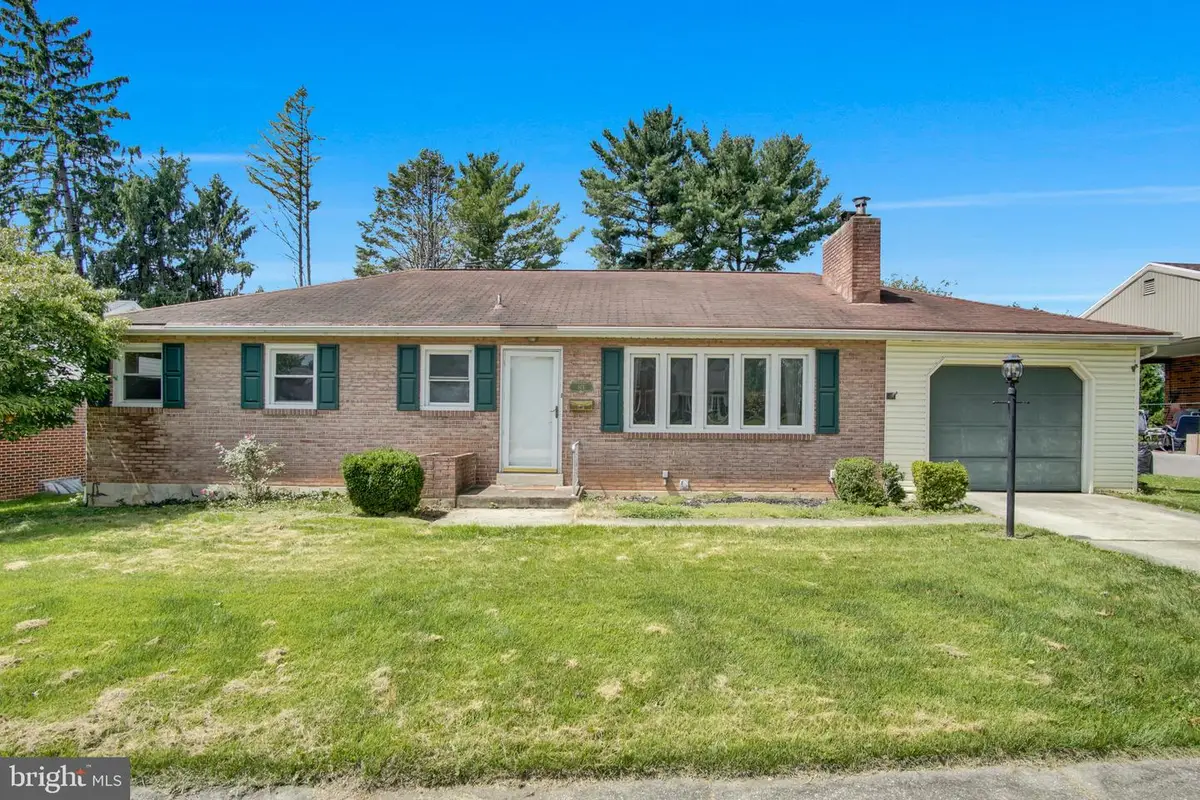 6 Columbia Dr, Camp Hill, PA 17011 - #1