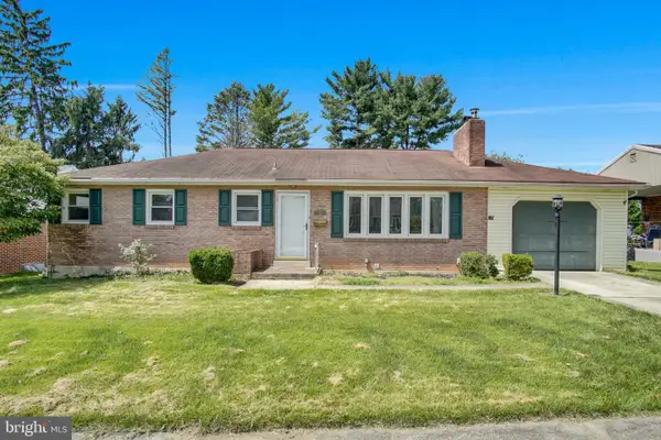 6 Columbia Dr, CAMP HILL, PA 17011