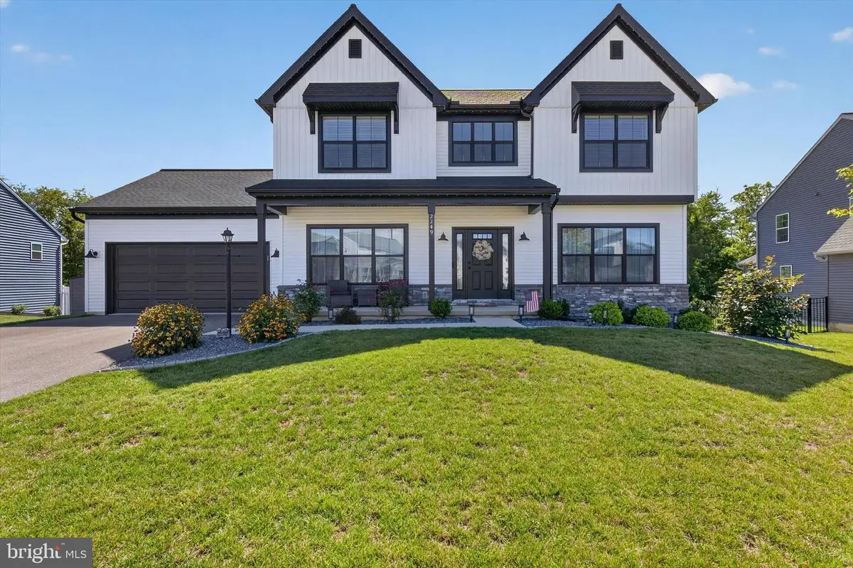 2249 S Autumn Chase Dr, Mechanicsburg, PA 17055 - #1