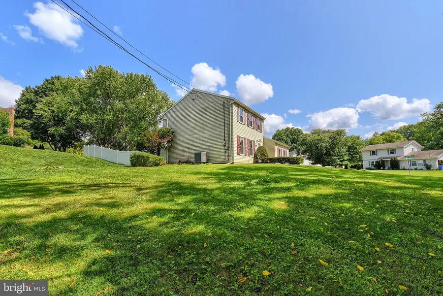 2204 Fenwick Ave, Mechanicsburg, PA 17055 - #2