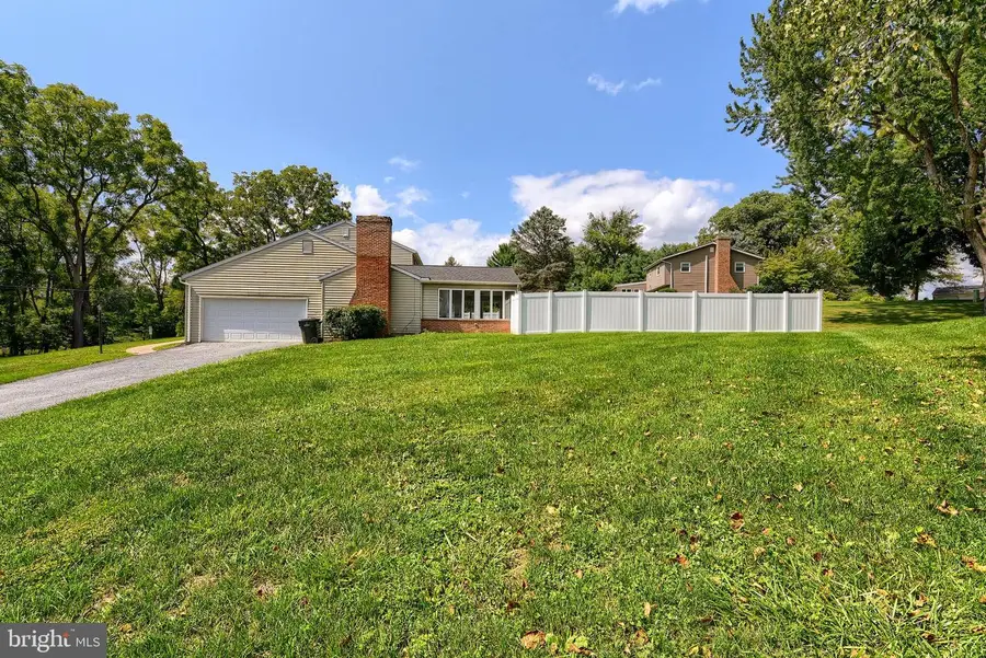 2204 Fenwick Ave, Mechanicsburg, PA 17055 - #3