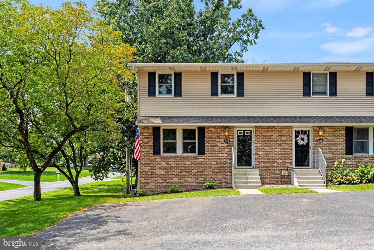 310 Fairview St, Carlisle, PA 17015 - #1