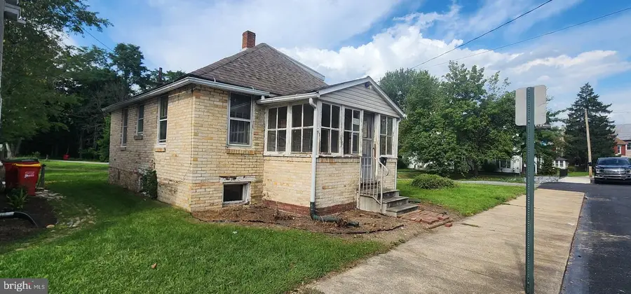 33 E Pine St, Mount Holly Springs, PA 17065 - #3
