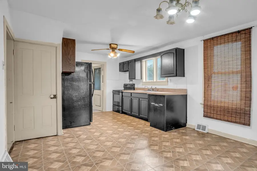 8 E Main St, Carlisle, PA 17015 - #3