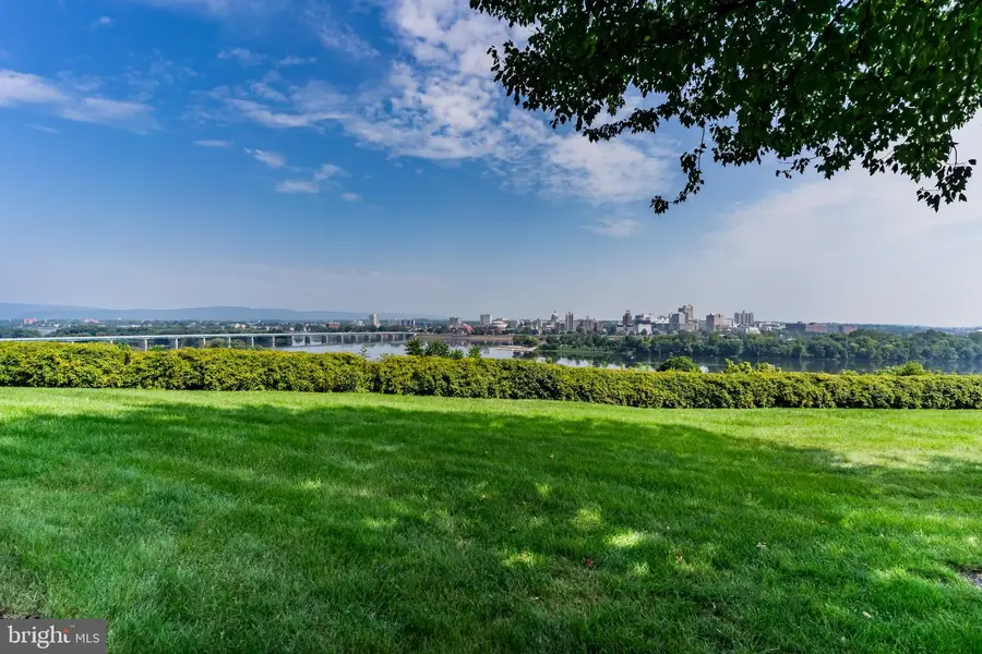 549 Bridgeview Dr, Lemoyne, PA 17043 - #2