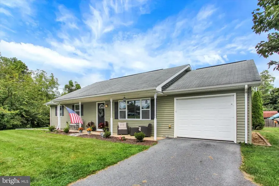 602 W Pine St, Mount Holly Springs, PA 17065 - #2