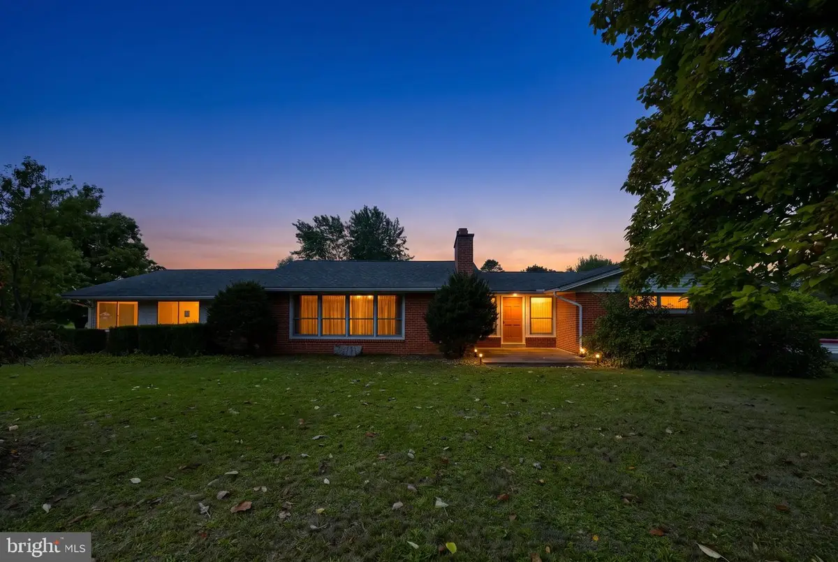 4 Sherwood Dr, Carlisle, PA 17015 - #1