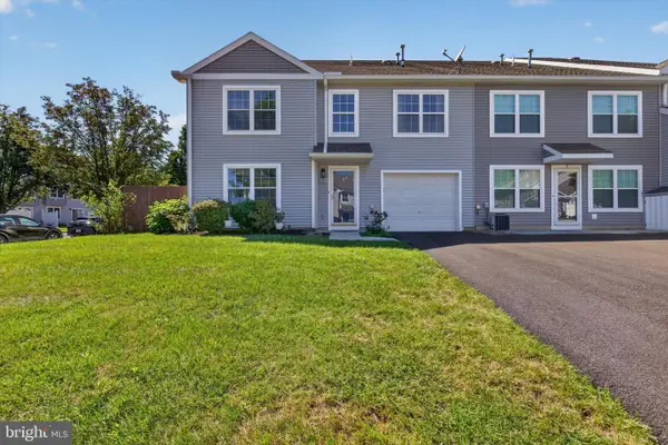 2 Court Ln, CARLISLE, PA 17013