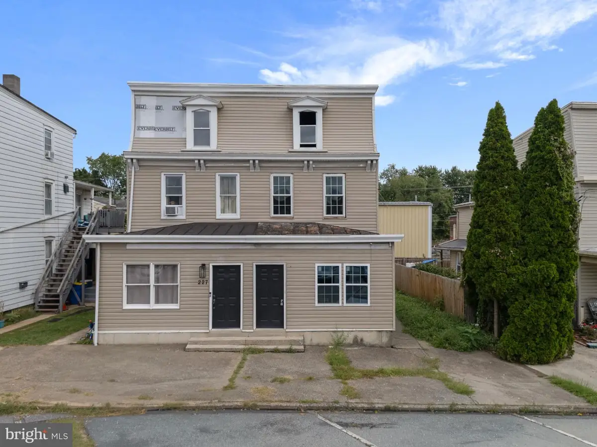 225 Market St, New Cumberland, PA 17070 - #1