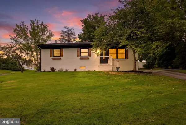 861 W Foxcroft Dr, CAMP HILL, PA 17011