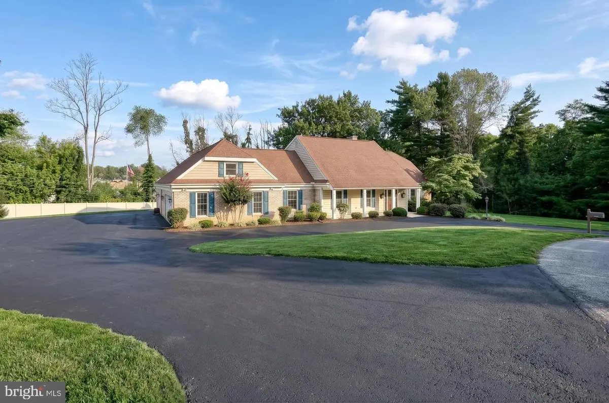 1 W Lawn Cir, Wormleysburg, PA 17043 - #1