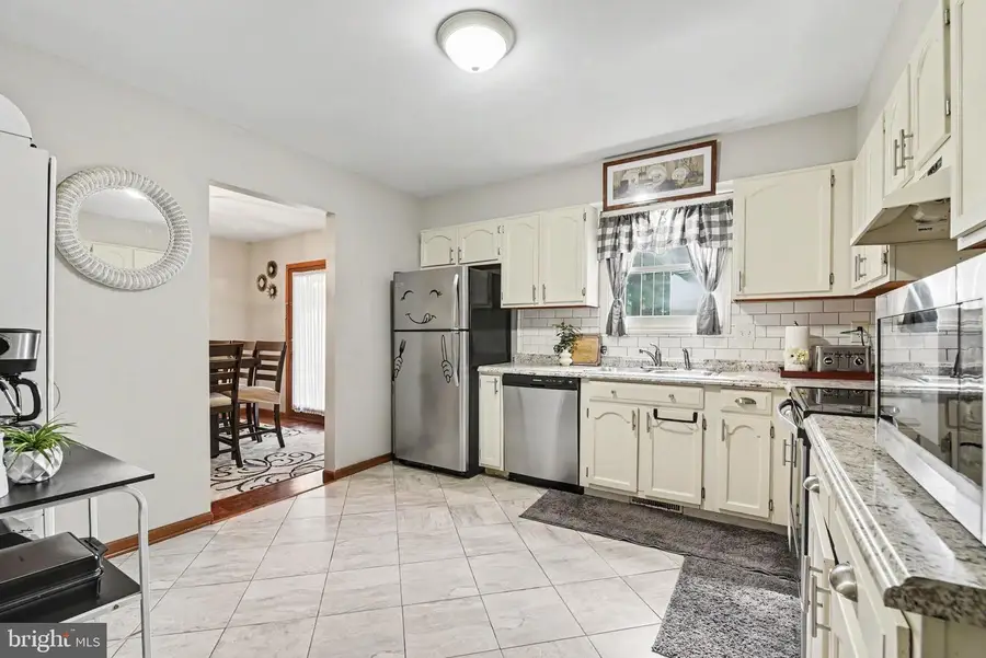 1009 Northfield Dr, Carlisle, PA 17013 - #3