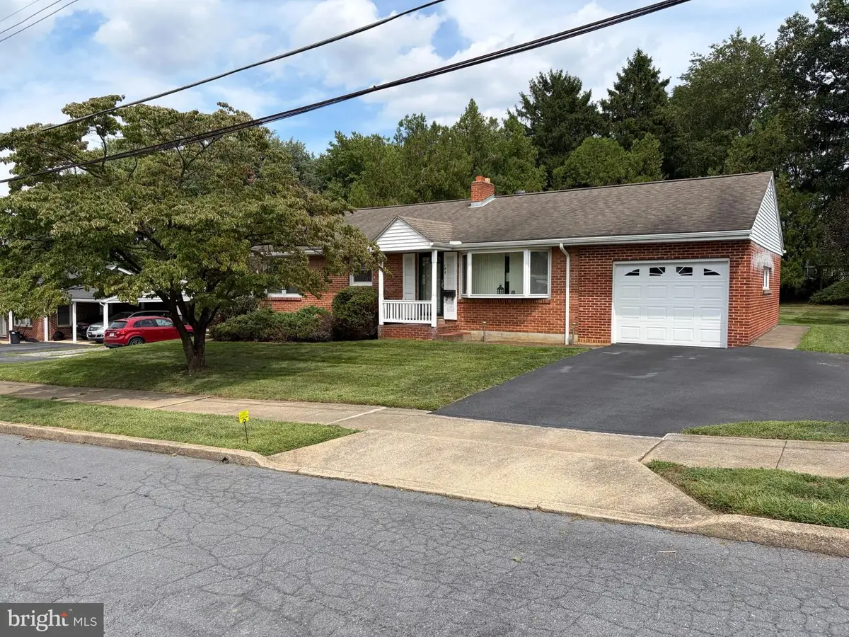 105 Orchard St, Mechanicsburg, PA 17055 - #1