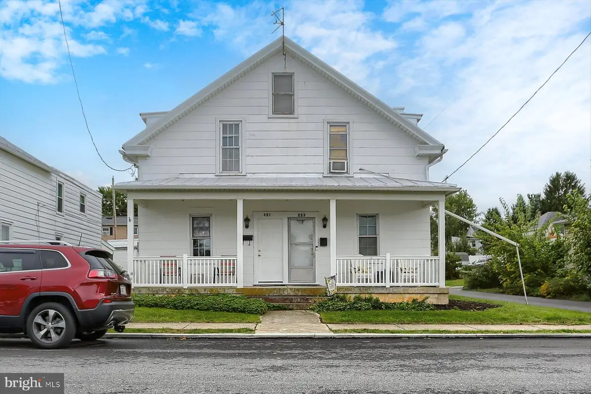 221 W Coover St, Mechanicsburg, PA 17055 - #1