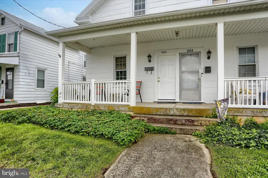 221 W Coover St, Mechanicsburg, PA 17055 - #2