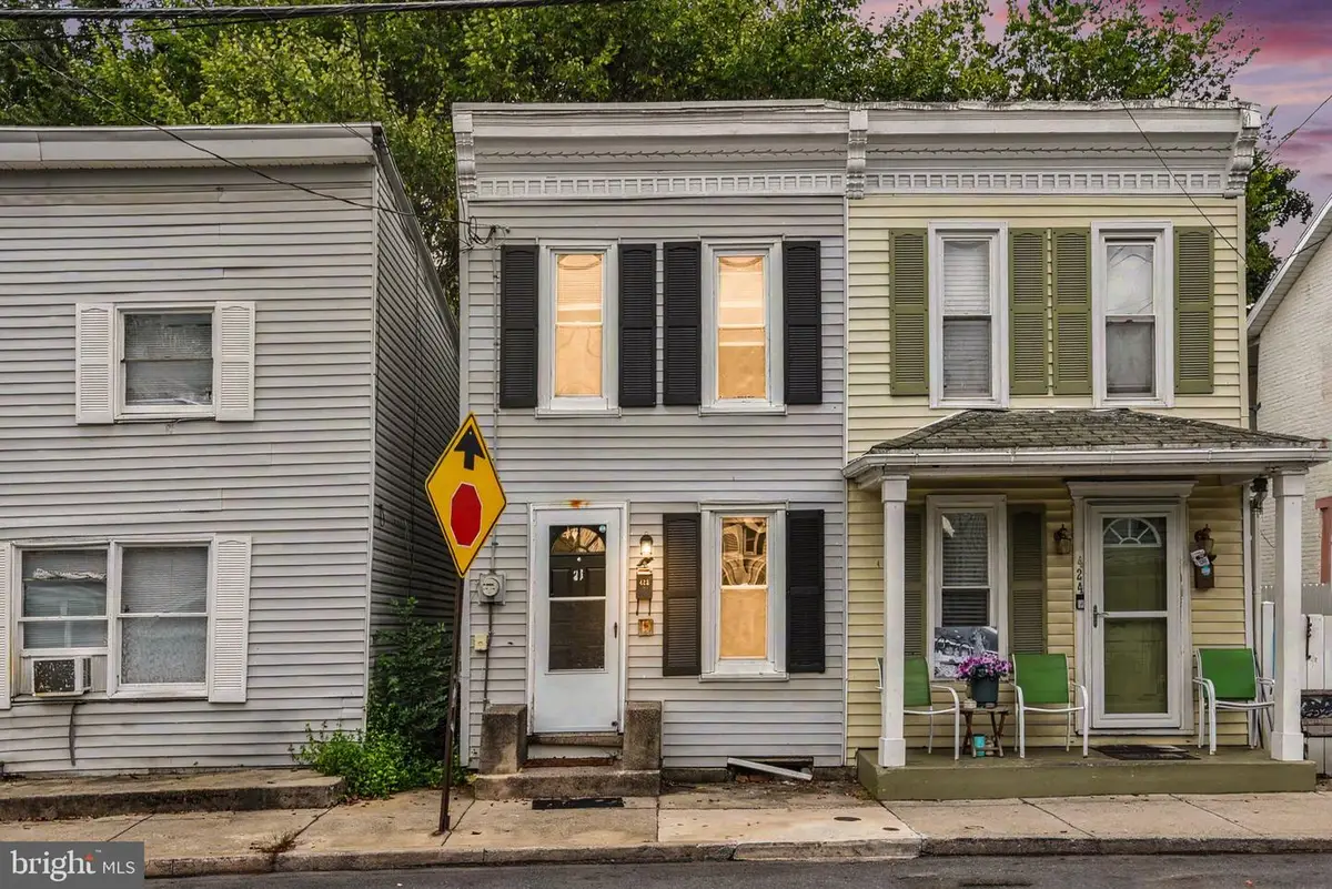 422 N West St, Carlisle, PA 17013 - #1