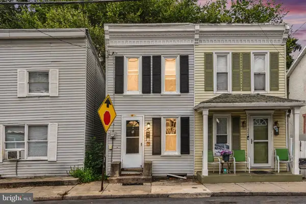 422 N West St, CARLISLE, PA 17013