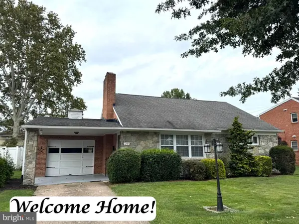 24 Country Club Pl W, CAMP HILL, PA 17011