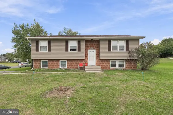 1695 Douglas Dr, CARLISLE, PA 17013