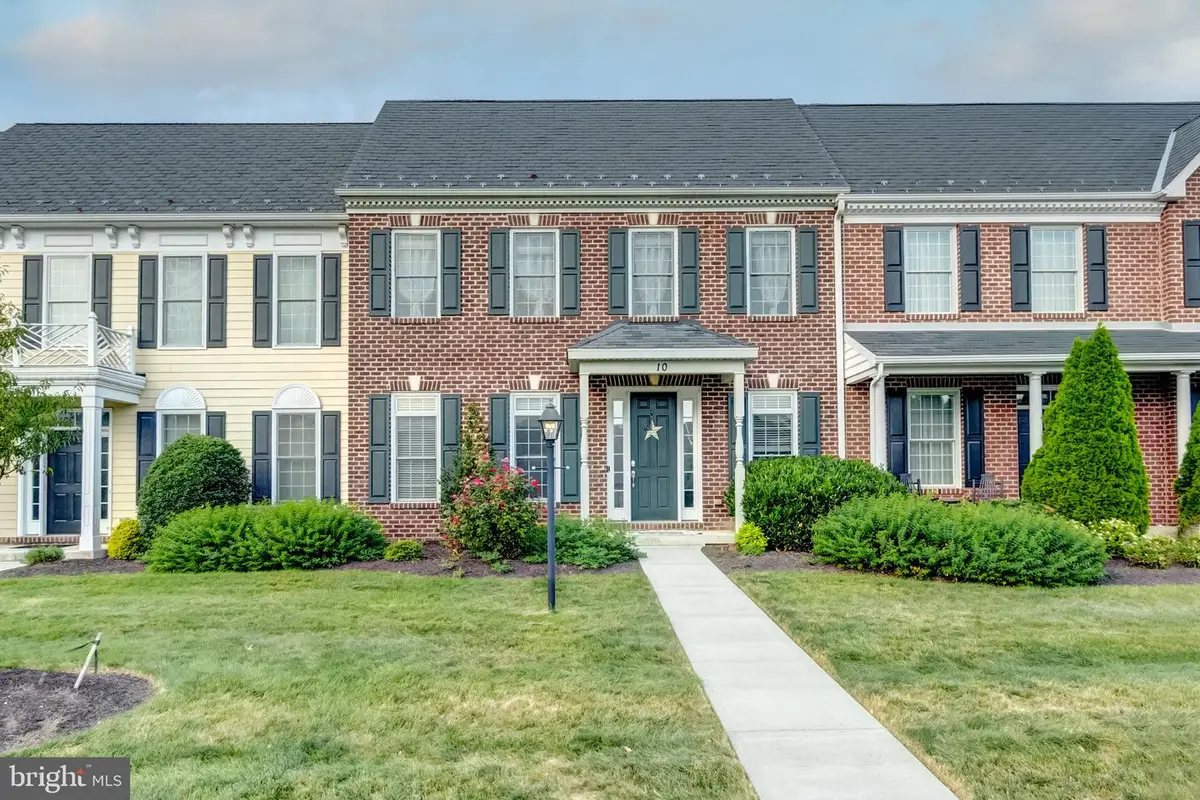 10 Jamestown Sq, Mechanicsburg, PA 17050 - #1