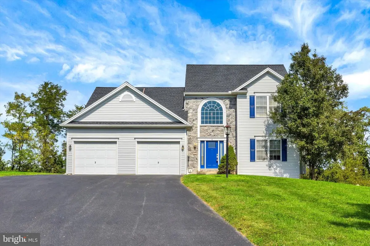 8 Meadowood Pl, Boiling Springs, PA 17007 - #1
