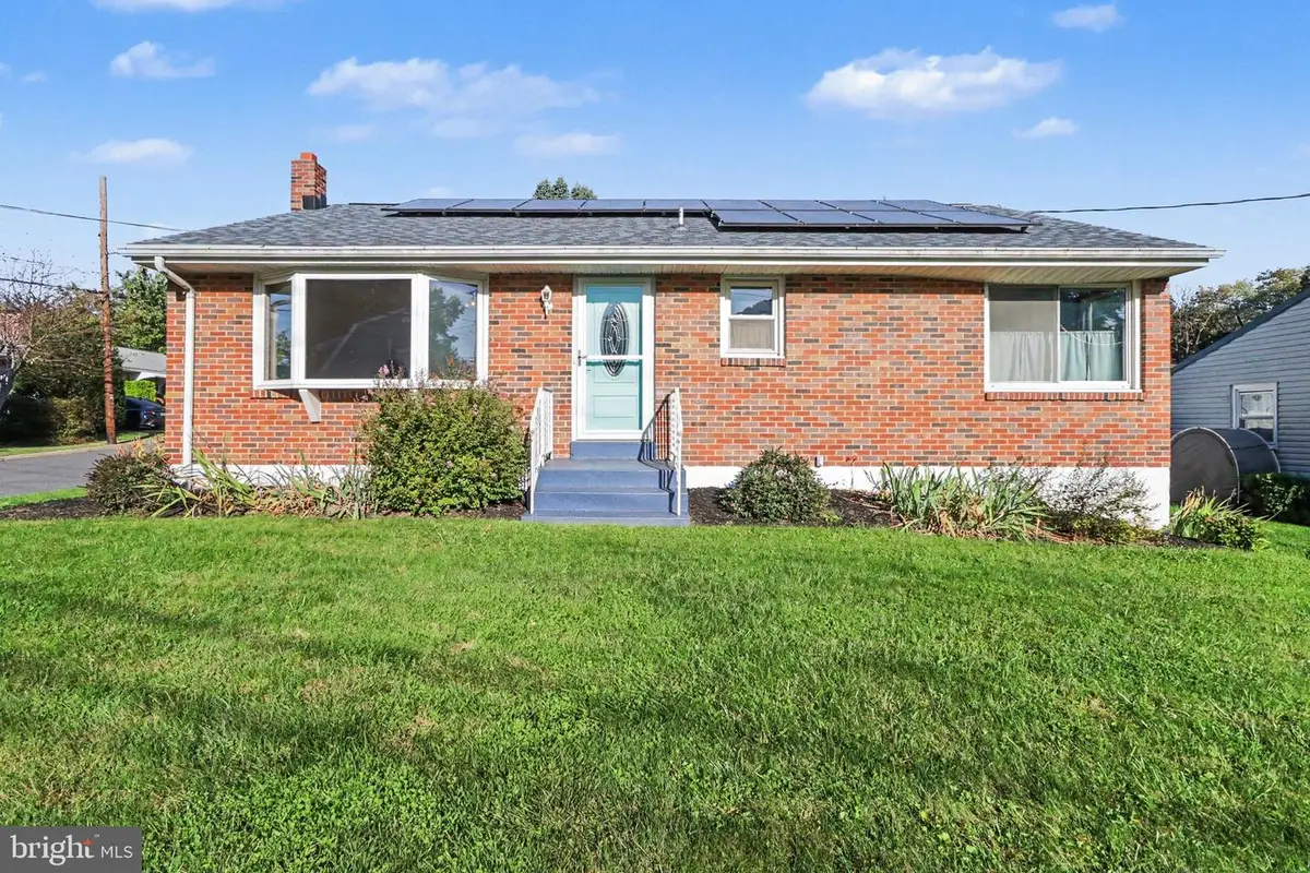 2095 Clarendon St, Camp Hill, PA 17011 - #1