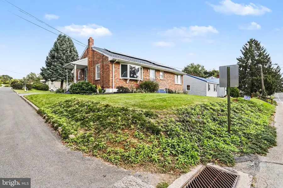 2095 Clarendon St, Camp Hill, PA 17011 - #2