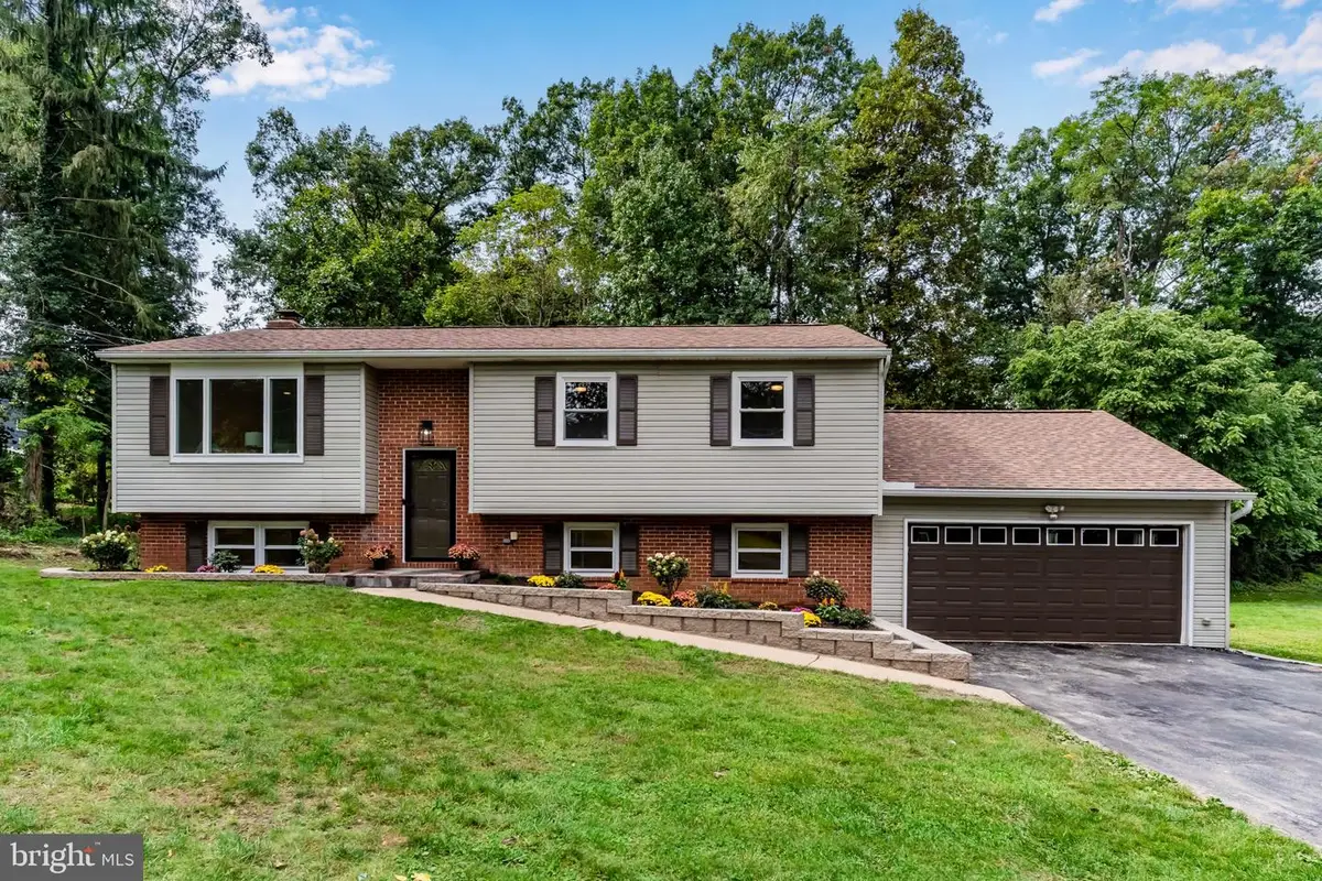 27 Hamilton Rd, Boiling Springs, PA 17007 - #1