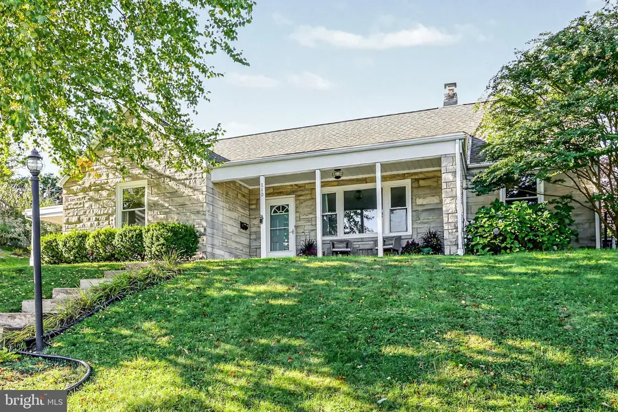 810 Allen St, New Cumberland, PA 17070 - #2