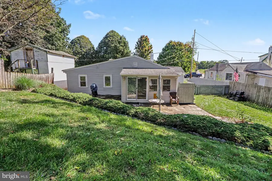 28 Fairview St, Carlisle, PA 17015 - #3