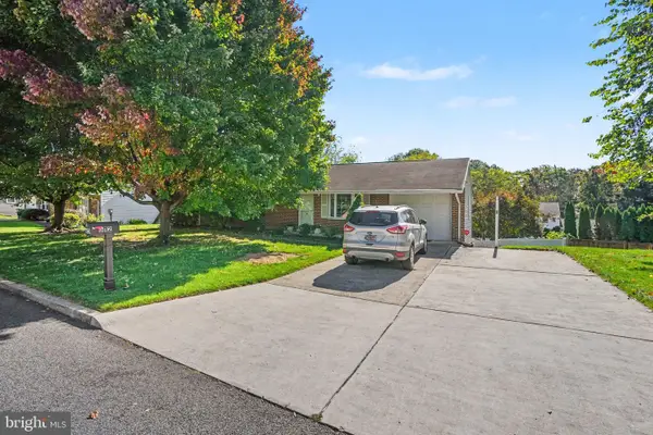 612 Park Hills Dr, MECHANICSBURG, PA 17055