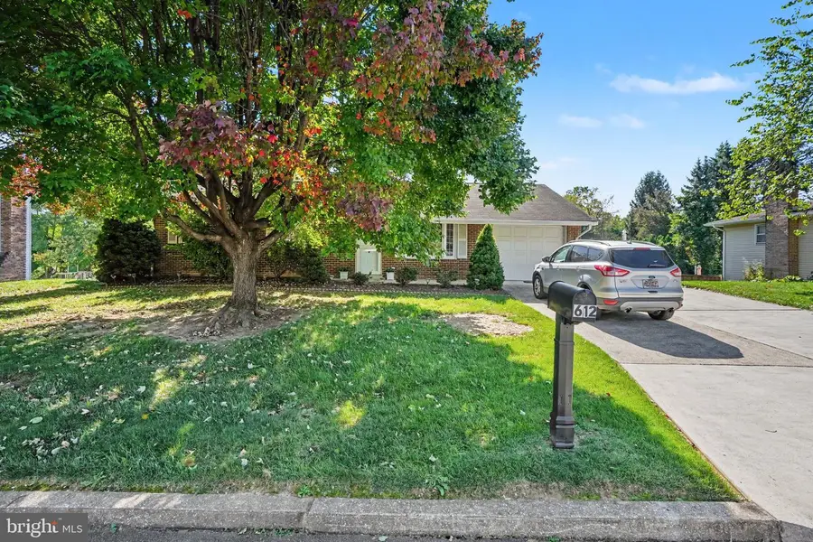 612 Park Hills Dr, Mechanicsburg, PA 17055 - #2