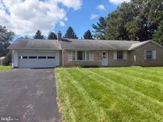 14 Circle Dr, CARLISLE, PA 17015