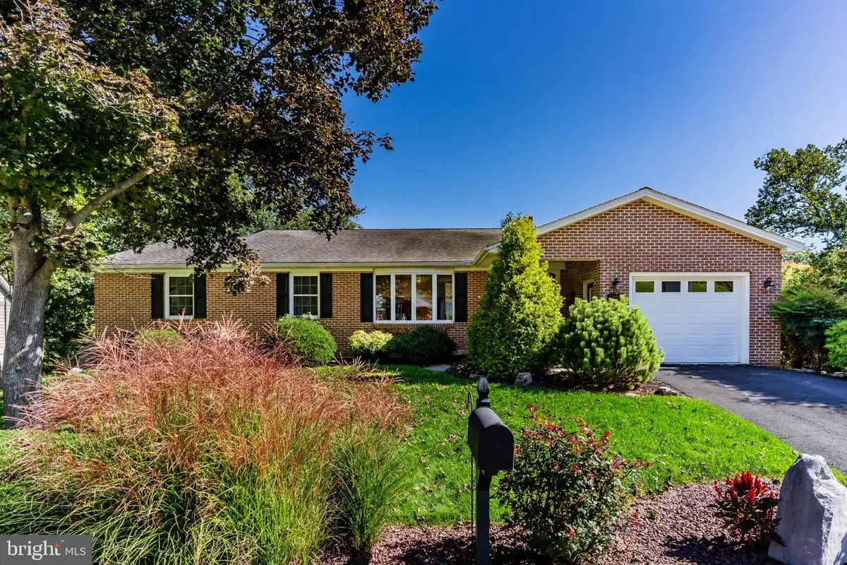 5269 Terrace Rd, Mechanicsburg, PA 17050 - #1
