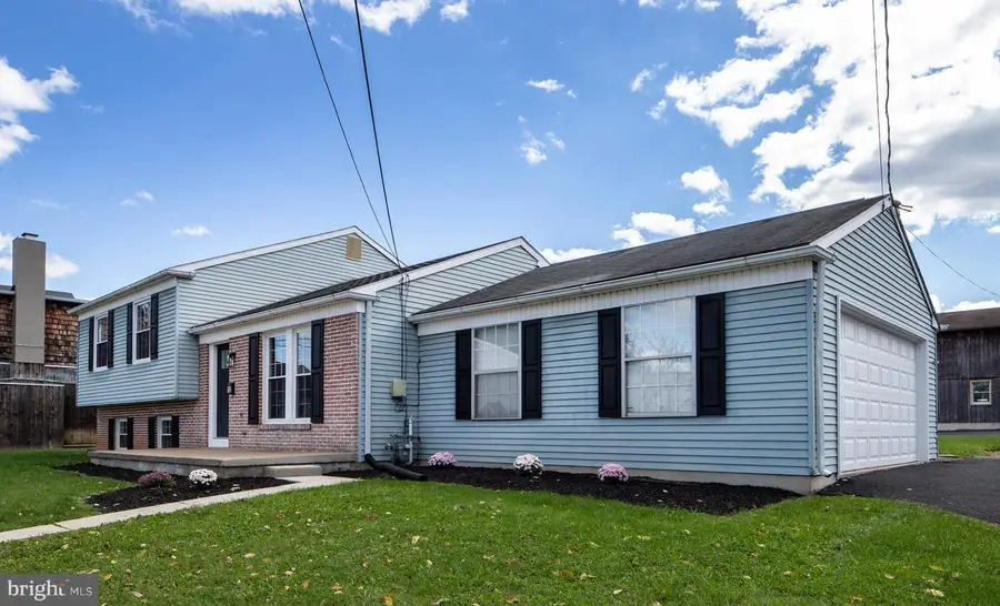 12 Front St, Camp Hill, PA 17011 - #2