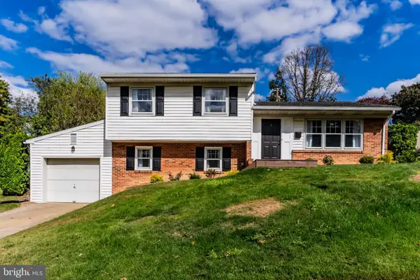837 W Foxcroft Dr, CAMP HILL, PA 17011