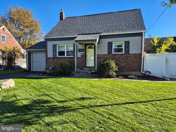 1927 Princeton Ave, CAMP HILL, PA 17011