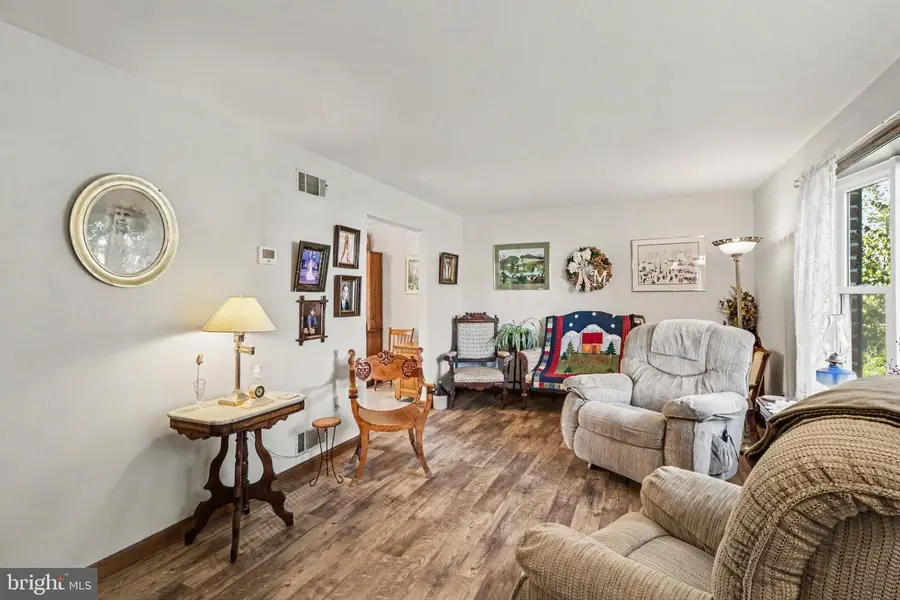 904 Armstrong Rd, Carlisle, PA 17013 - #3