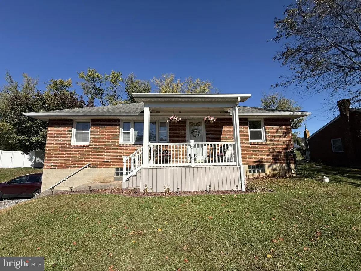 7008 Wertzville Rd, Mechanicsburg, PA 17050 - #1