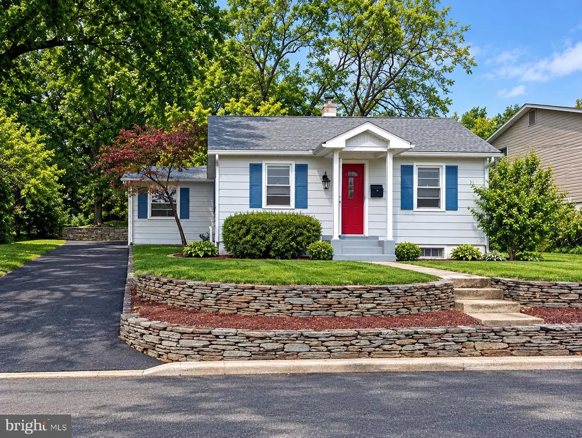 2030 Lincoln St, Camp Hill, PA 17011 - #1