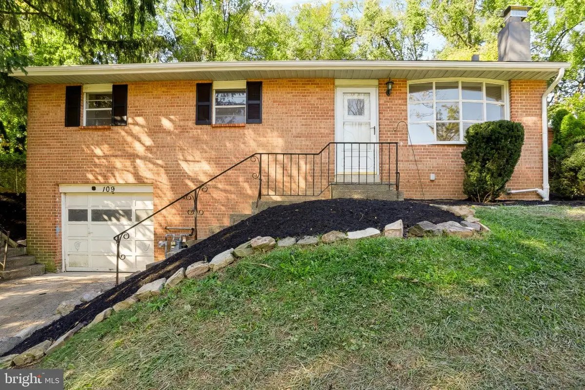 109 N Sporting Hill Rd, Mechanicsburg, PA 17050 - #1