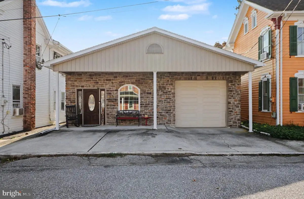 204 3rd St, Boiling Springs, PA 17007 - #1