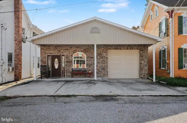 204 3rd St, BOILING SPRINGS, PA 17007