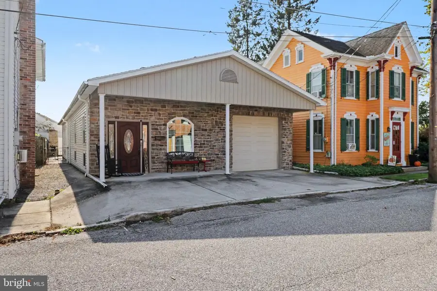 204 3rd St, Boiling Springs, PA 17007 - #2