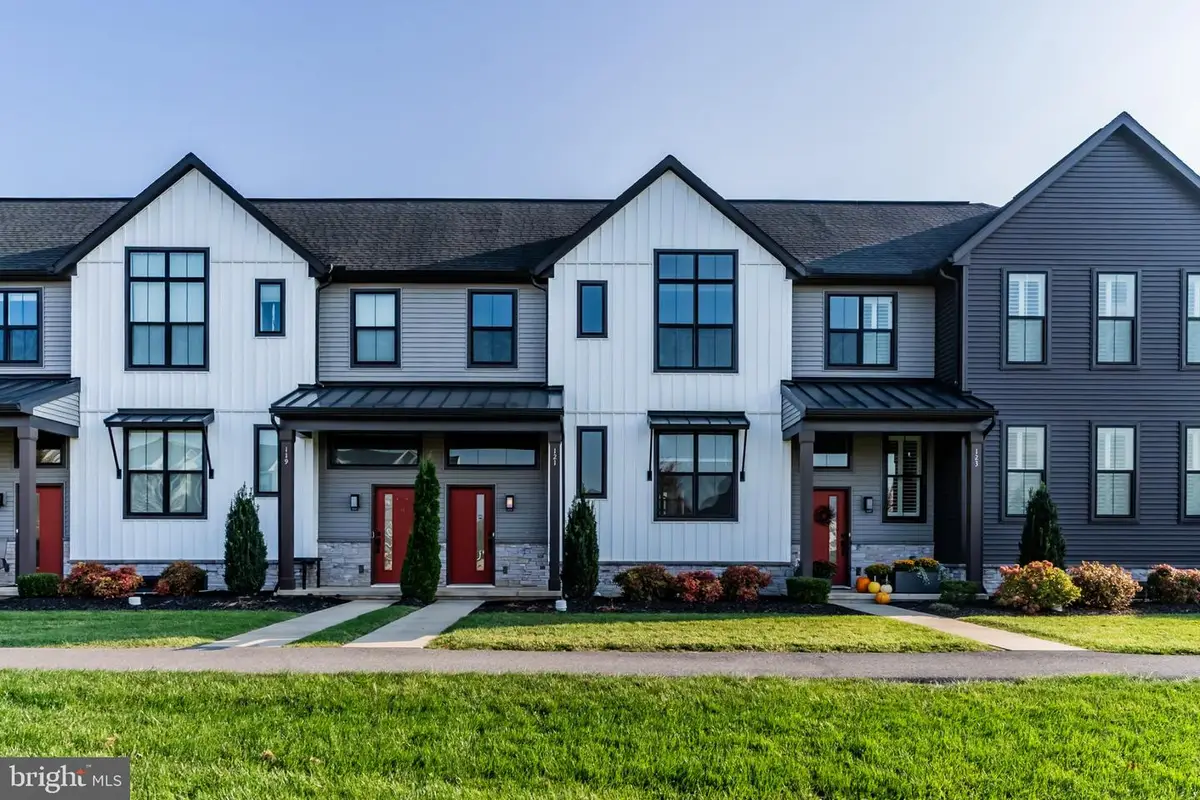 121 Despina Dr, Mechanicsburg, PA 17055 - #1