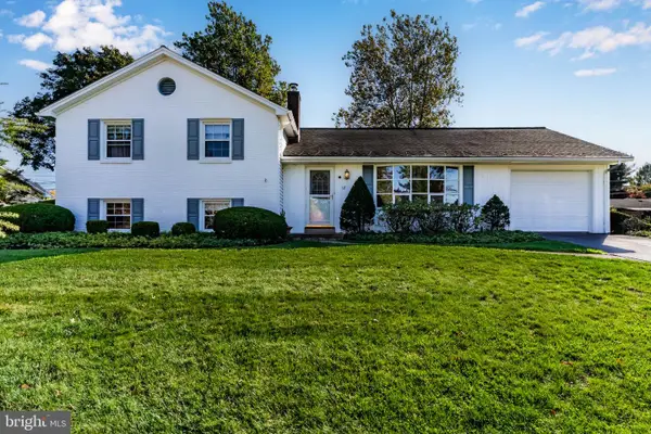 12 Manor Dr, MECHANICSBURG, PA 17055